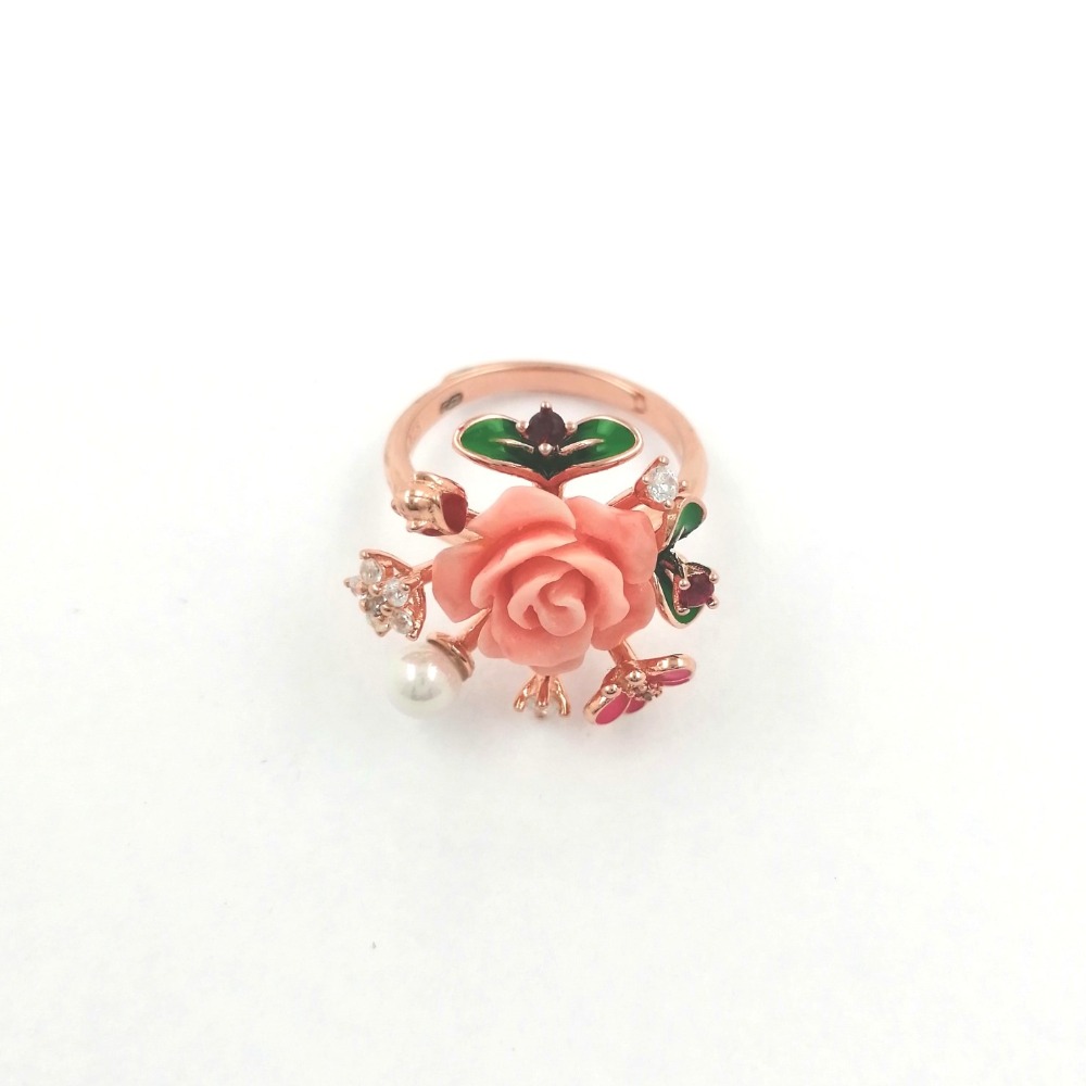 Anello con fiori e zirconi