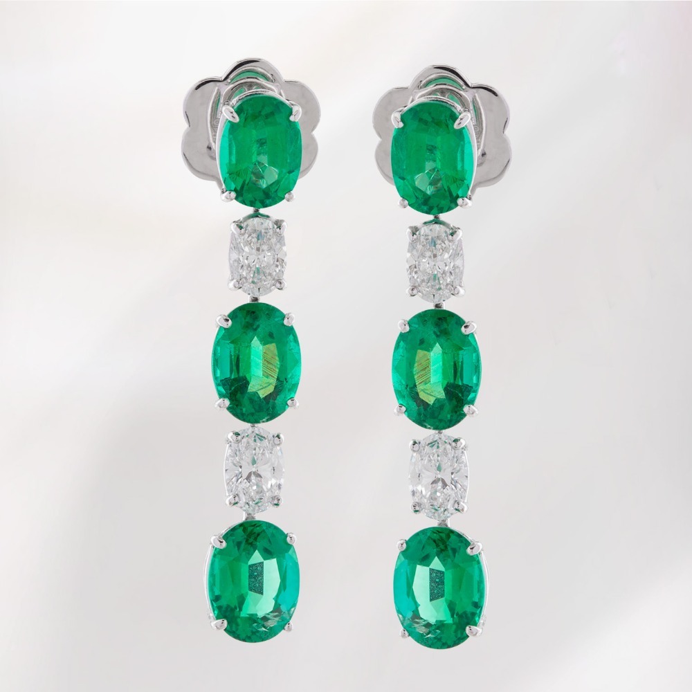 Earrings with emeralds and diamonds