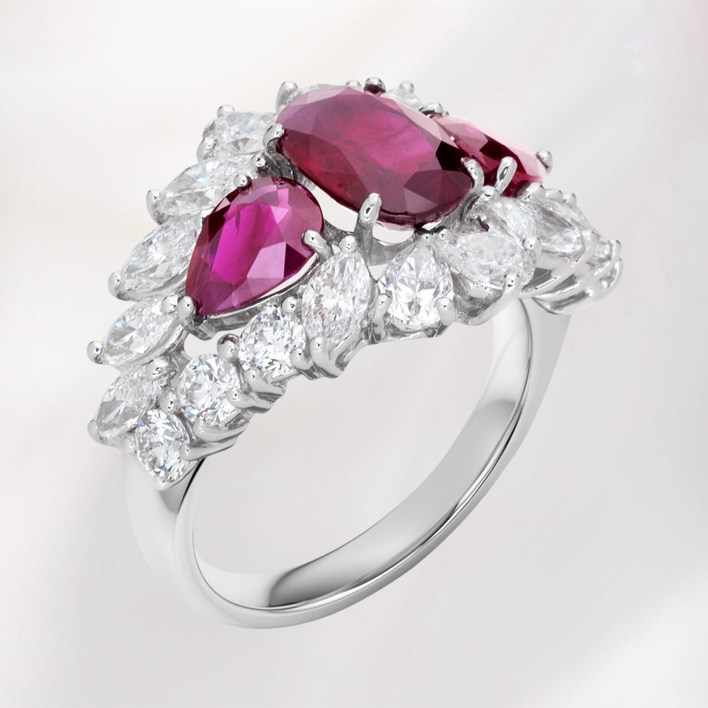 Ring with rubies and diamonds