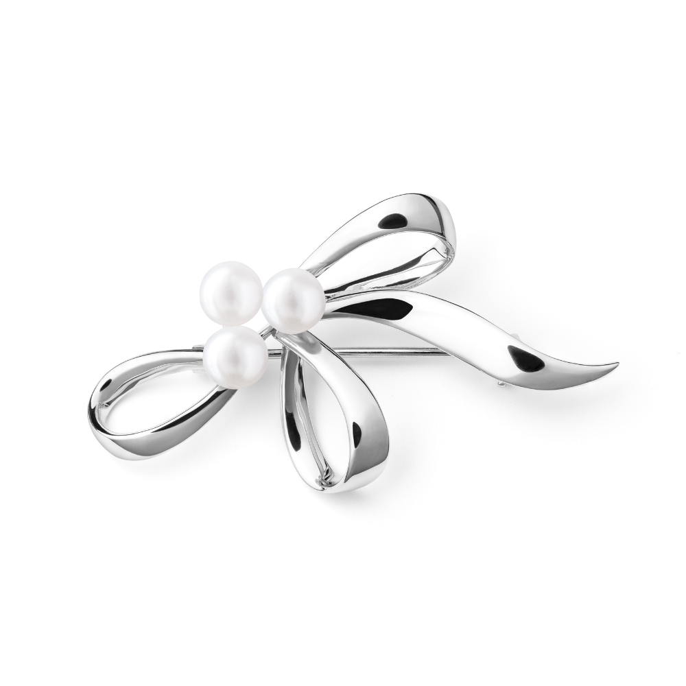 Silver brooch with natural pearls
