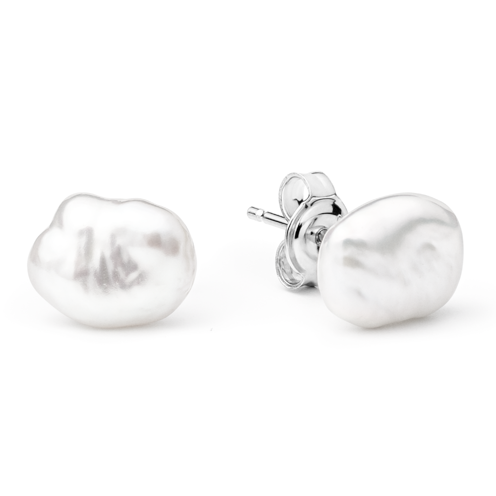 Earrings with natural pearls