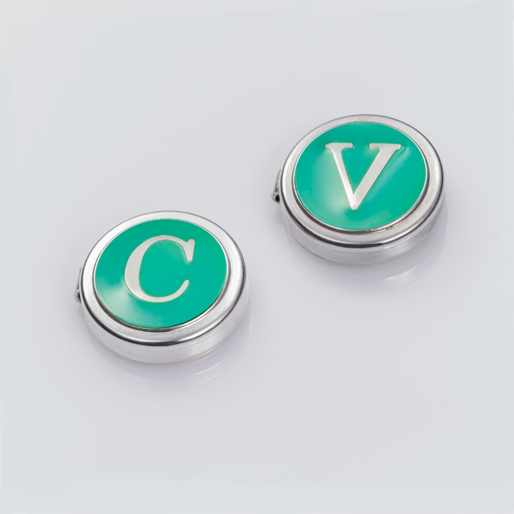 Button cover clips in silver 925 with enamel and your initials Cubre botones en plata de ley con esmaltes y tus iniciales